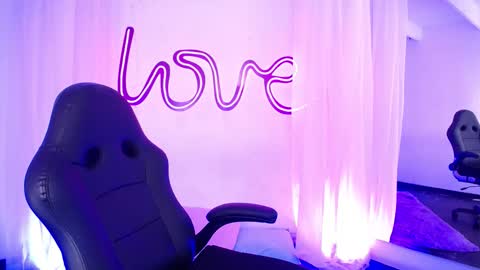 Snapshot of imchloe_ chatting on October 16, 9:39 pm Chloe online show from October 16, 9:39 pm