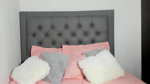 imemily444_ online show from March 5, 11:44 pm