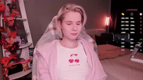 Mia online show from November 17, 10:27 am