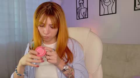 Sienna online show from November 28, 9:51 pm