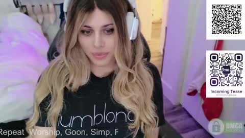 incomingtease online show from April 13, 9:15 pm