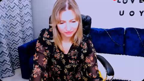 Snapshot of incredible_ariela chatting on October 12, 10:17 am incredible_ariela online show from October 12, 10:17 am