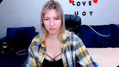 Snapshot of incredible_ariela chatting on October 20, 10:18 am incredible_ariela online show from October 20, 10:18 am