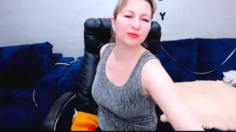 incredible_ariela online show from December 15, 10:09 am