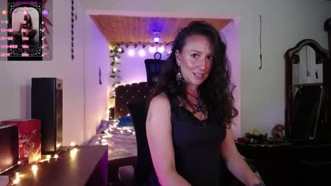 Snapshot of indigo_sativa chatting on September 24, 11:37 pm Indigo Wild online show from September 24, 11:37 pm