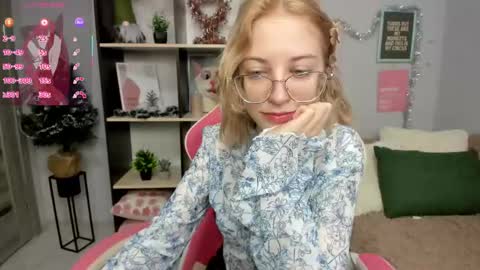 Mia online show from December 15, 1:38 pm