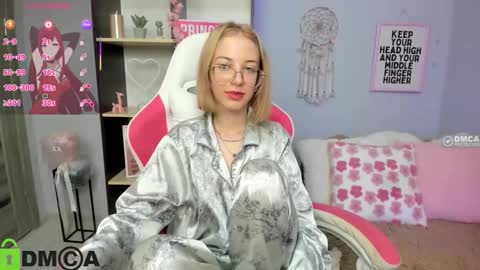 Snapshot of inferno_mia chatting on September 28, 3:06 pm Mia online show from September 28, 3:06 pm