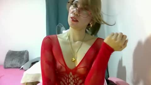 infinity_hottie19 online show from May 3, 5:38 pm