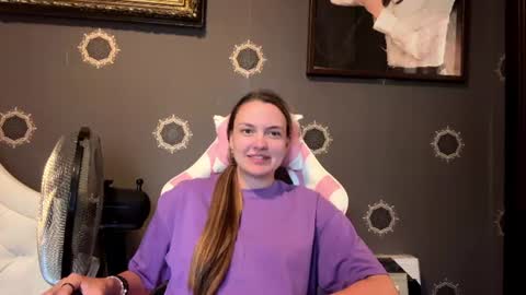 Emmi online show from July 16, 4:33 pm
