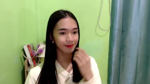 Snapshot of innocent_reign69 chatting on March 8, 6:41 am Reign online show from March 8, 6:41 am
