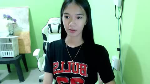 Snapshot of innocent_reign69 chatting on October 19, 8:55 pm Reign online show from October 19, 8:55 pm