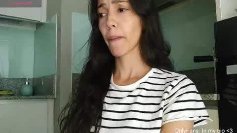 Laroa online show from March 22, 8:15 pm