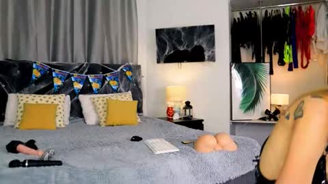 inviting_tina online show from October 24, 3:24 am