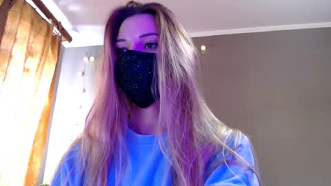 Lily online show from April 18, 2:52 pm