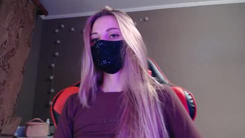 Snapshot of iris_lave chatting on October 17, 5:38 pm Lily online show from October 17, 5:38 pm