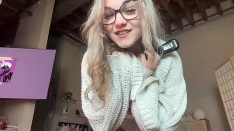 Snapshot of iris_world chatting on February 23, 6:40 pm iris online show from February 23, 6:40 pm