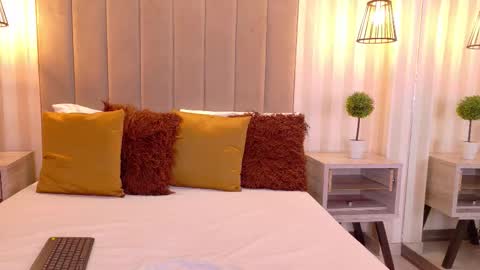 Iris  online show from December 14, 1:39 pm