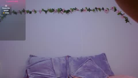 isa_jones1 online show from January 28, 2:43 am