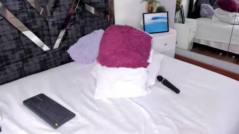 oIssaJonneso online show from February 19, 1:21 pm