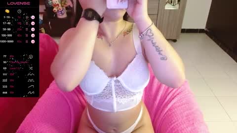 Snapshot of isabeella_24 chatting on December 15, 4:26 pm Isabella online show from December 15, 4:26 pm