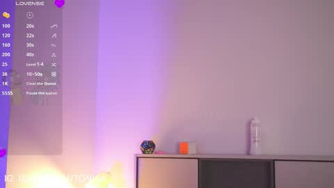    online show from November 18, 1:23 pm