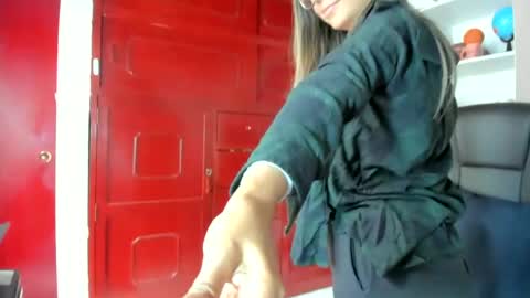 Isabella22 1 online show from July 14, 6:01 pm