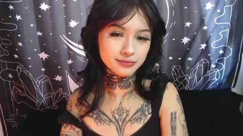Snapshot of isabella__dark chatting on January 18, 8:09 pm online show from January 18, 8:09 pm