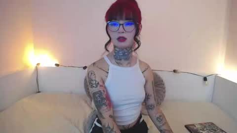 Snapshot of isabella__dark chatting on December 6, 8:50 pm online show from December 6, 8:50 pm