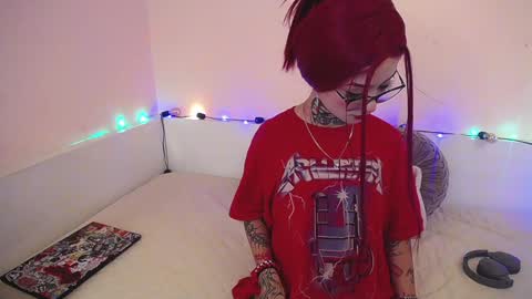Snapshot of isabella__dark chatting on December 18, 10:02 pm online show from December 18, 10:02 pm