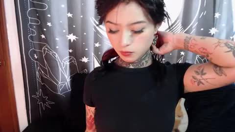 Snapshot of isabella__dark chatting on January 20, 6:32 pm online show from January 20, 6:32 pm