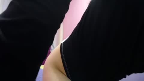 Snapshot of isabella_nice_ chatting on February 27, 2:32 pm abby online show from February 27, 2:32 pm