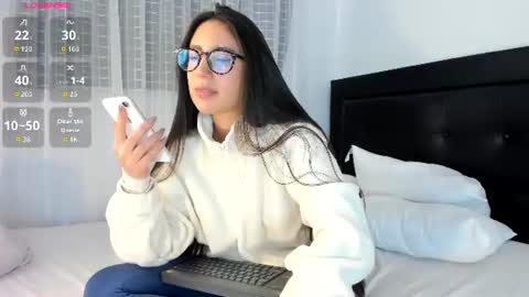 isabella_ospina online show from June 23, 4:05 pm