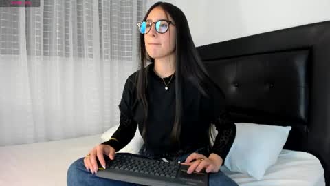 isabella_ospina online show from June 21, 6:45 pm