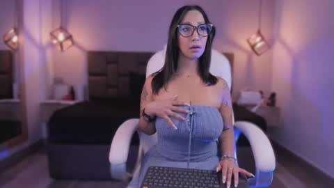 Snapshot of isabella_santamaria chatting on October 4, 12:16 am Isa online show from October 4, 12:16 am