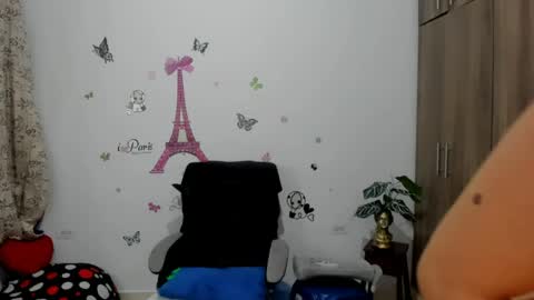 Isabella online show from May 6, 5:11 am