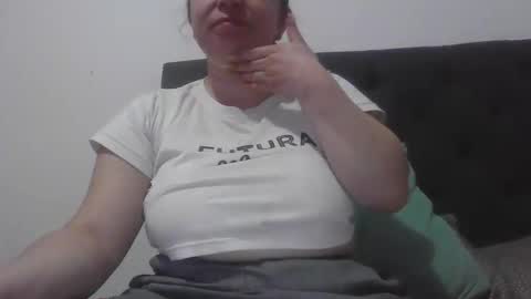 isabellaa_hills_ online show from October 31, 3:27 pm