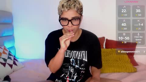 Isabella Mout  online show from January 12, 1:44 am