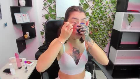 isebella online show from April 22, 1:41 pm