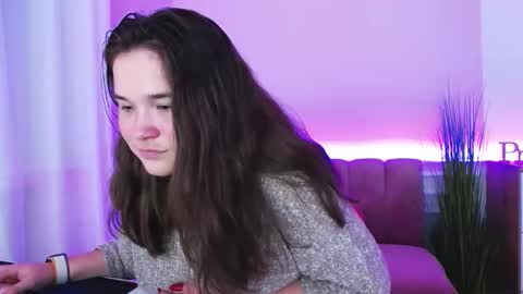 Isabell online show from October 18, 4:32 pm