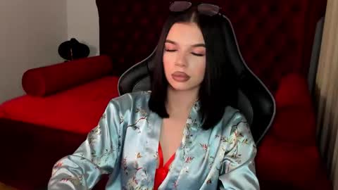 isabellevale online show from October 8, 7:07 pm