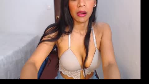 Snapshot of isabellla_grenz chatting on December 11, 5:10 am Isabella online show from December 11, 5:10 am