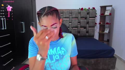 Snapshot of isabelreyes_ chatting on December 15, 4:07 am Hi mi name is Isabel online show from December 15, 4:07 am