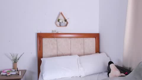 ishabellalopez online show from March 11, 5:13 am