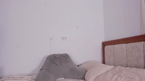 ishabellalopez online show from October 16, 5:43 am