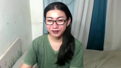 Snapshot of ishie_yoshixx chatting on October 7, 8:52 am IRISH online show from October 7, 8:52 am