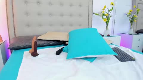 isisduzan online show from March 4, 9:32 pm