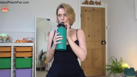 Lou  Peaches online show from October 10, 7:08 pm