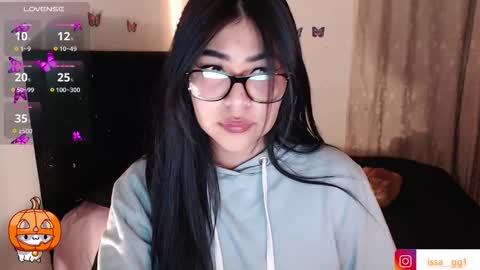 Snapshot of issa_gg chatting on October 12, 8:28 am isabella p online show from October 12, 8:28 am