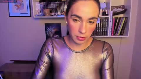 INSTAGRAM issabella18   TWITTER issa latin online show from February 17, 5:40 am