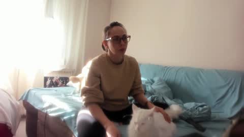 Issabelle online show from March 5, 6:54 am